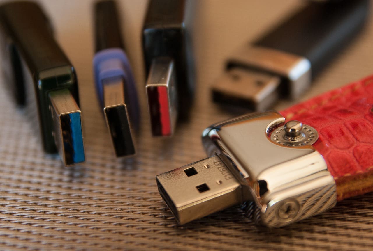 【】USBメモリ人気おすすめ7選【貴重なデータをコンパクトに！Amazon購入可】